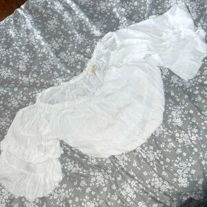 🥶FOREVER 21🔵SIZE MEDIUM💙WHITE BLOUSE